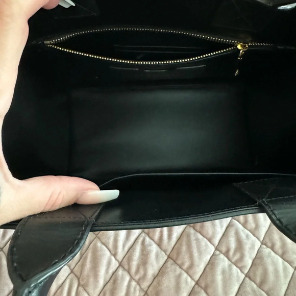 NWTS Medium calfskin DG Daily shopper Retails 
$2,340 bag tote with dust bag - Picture 12 of 16